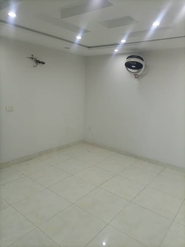 1 BEDROOM FULLY LUXURY NON FURNISH IDEAL LOCATION EXCELLENT FLAT FOR RENT IN BAHRIA TOWN LAHORE 4