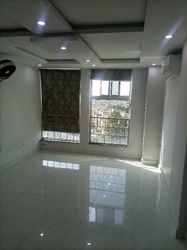 1 BEDROOM FULLY LUXURY NON FURNISH IDEAL LOCATION EXCELLENT FLAT FOR RENT IN BAHRIA TOWN LAHORE 6