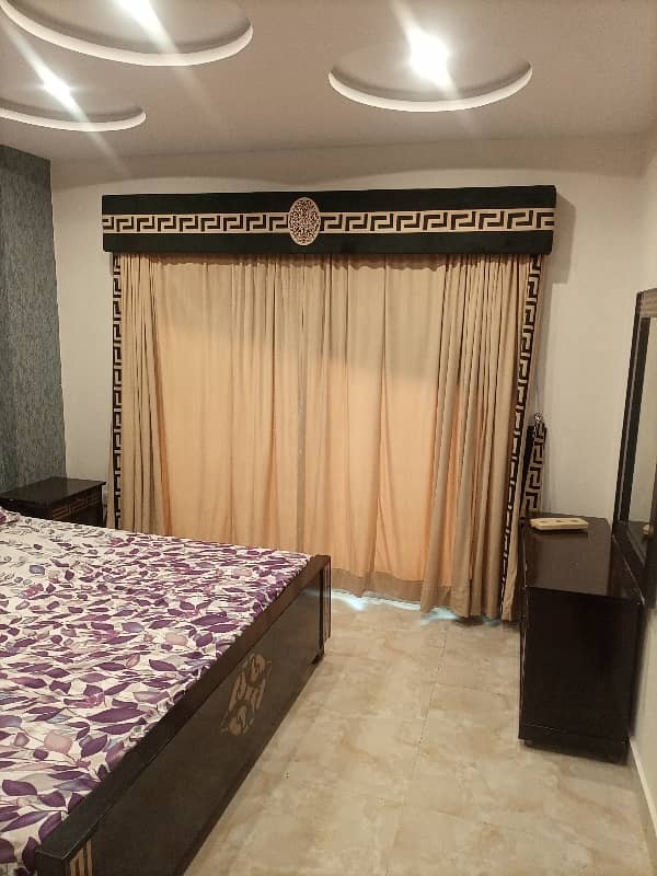 2 BEDROOMS FULLY LUXURY AND FULLY FURNISH IDEAL LOCATION EXCELLENT FLAT FOR RENT IN BAHRIA TOWN LAHORE 1