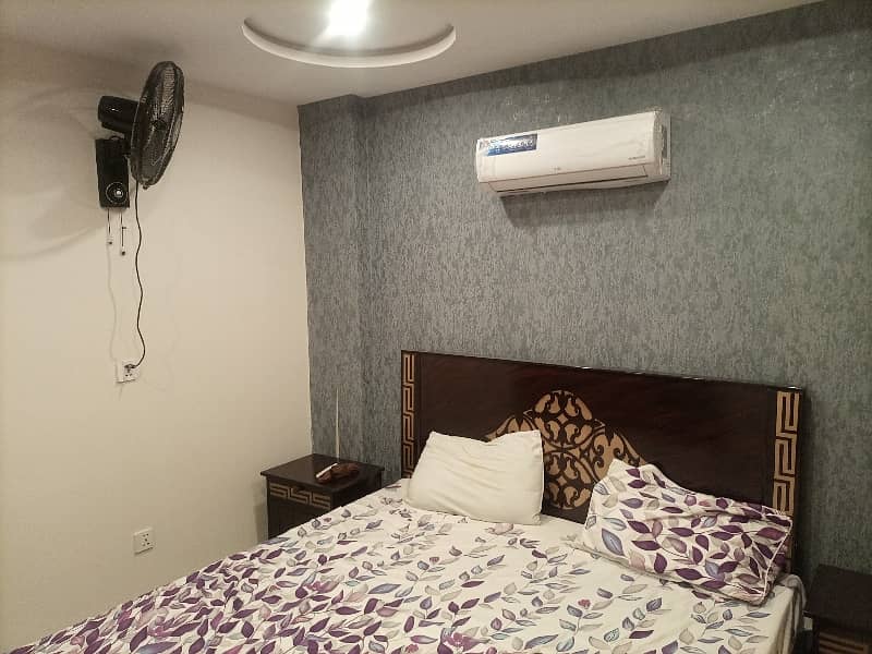 2 BEDROOMS FULLY LUXURY AND FULLY FURNISH IDEAL LOCATION EXCELLENT FLAT FOR RENT IN BAHRIA TOWN LAHORE 3