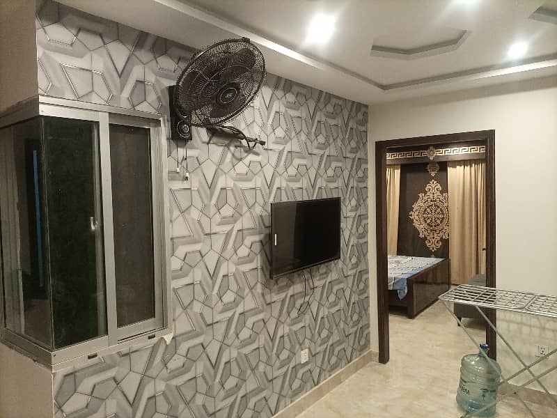 2 BEDROOMS FULLY LUXURY AND FULLY FURNISH IDEAL LOCATION EXCELLENT FLAT FOR RENT IN BAHRIA TOWN LAHORE 5