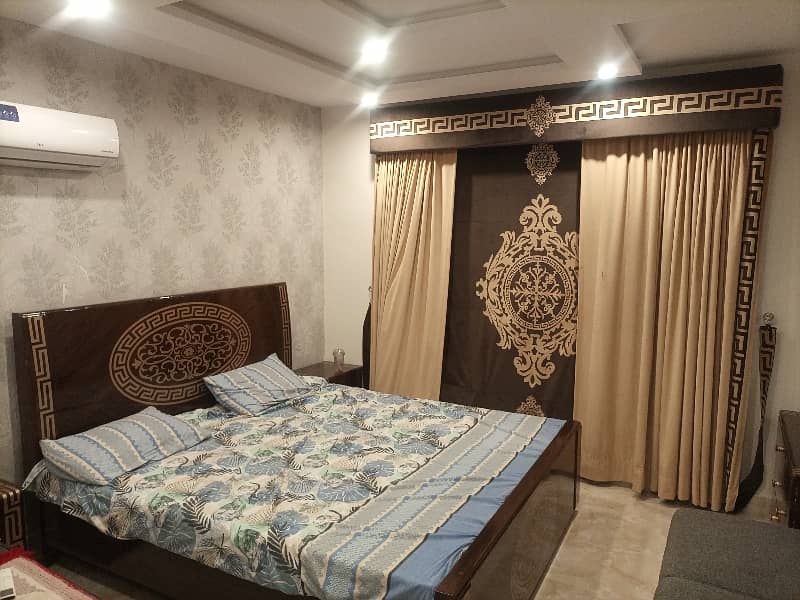 2 BEDROOMS FULLY LUXURY AND FULLY FURNISH IDEAL LOCATION EXCELLENT FLAT FOR RENT IN BAHRIA TOWN LAHORE 6