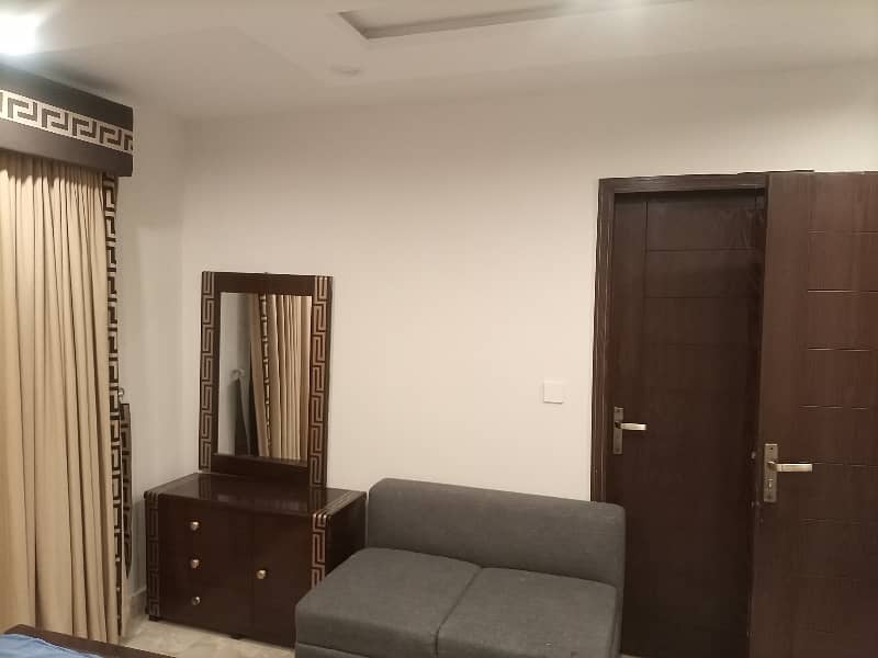 2 BEDROOMS FULLY LUXURY AND FULLY FURNISH IDEAL LOCATION EXCELLENT FLAT FOR RENT IN BAHRIA TOWN LAHORE 8