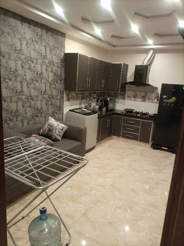 2 BEDROOMS FULLY LUXURY AND FULLY FURNISH IDEAL LOCATION EXCELLENT FLAT FOR RENT IN BAHRIA TOWN LAHORE 12