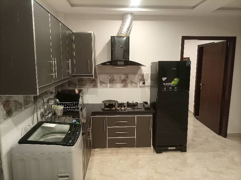 2 BEDROOMS FULLY LUXURY AND FULLY FURNISH IDEAL LOCATION EXCELLENT FLAT FOR RENT IN BAHRIA TOWN LAHORE 14