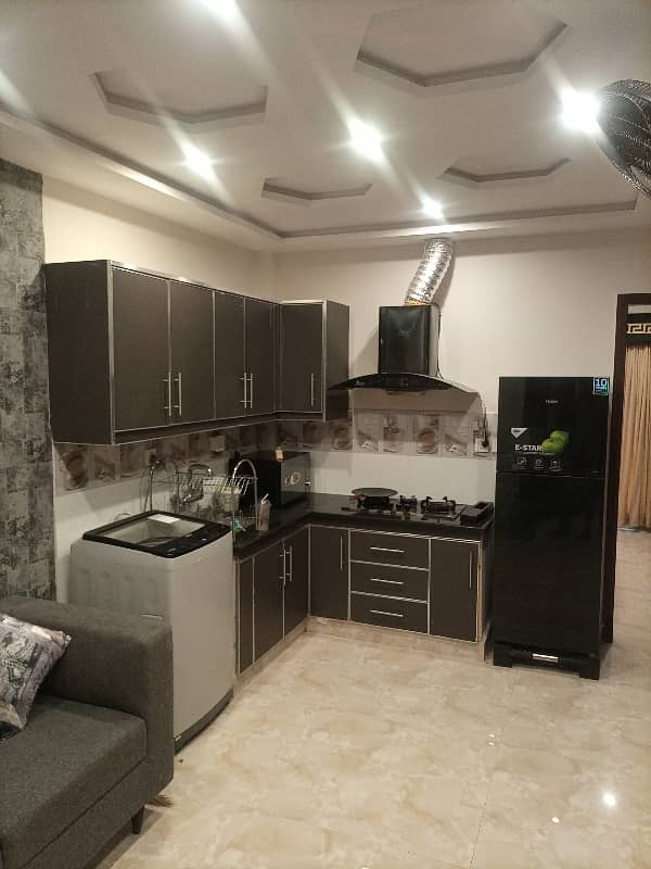 2 BEDROOMS FULLY LUXURY AND FULLY FURNISH IDEAL LOCATION EXCELLENT FLAT FOR RENT IN BAHRIA TOWN LAHORE 15