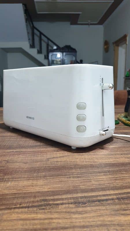 UK-Imported Kenwood Toaster - Almost new - 4-Slice Capacity 1