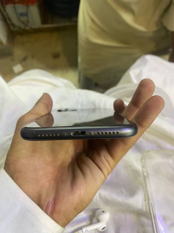 iPhone 11 64 GB non pta 5