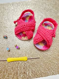 handmade crochet baby girl shoes/booties