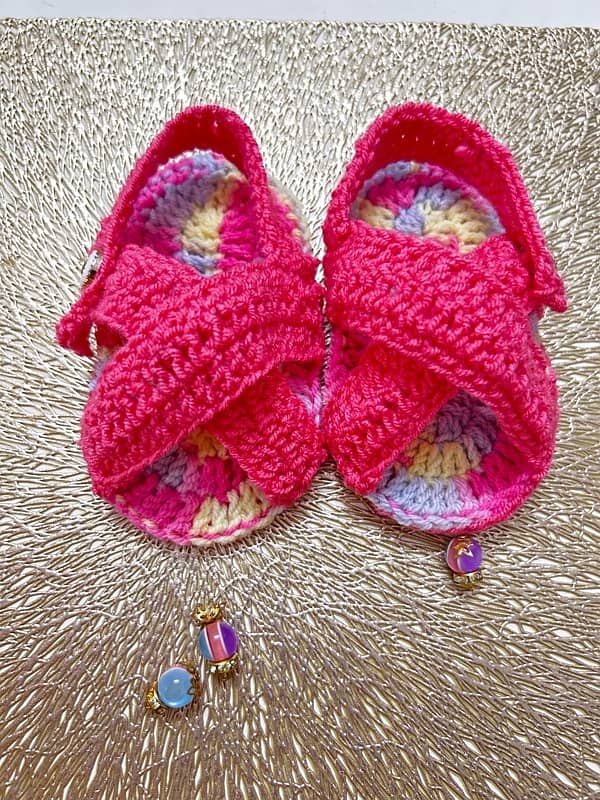 handmade crochet baby girl shoes/booties 3