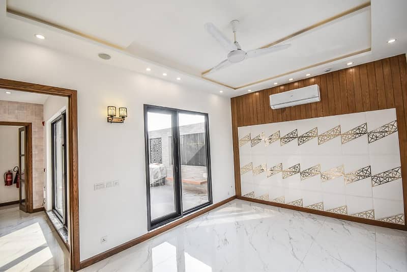 One Kanal Solid Owner Built Upper Portion Near Park And Market Top Location 6