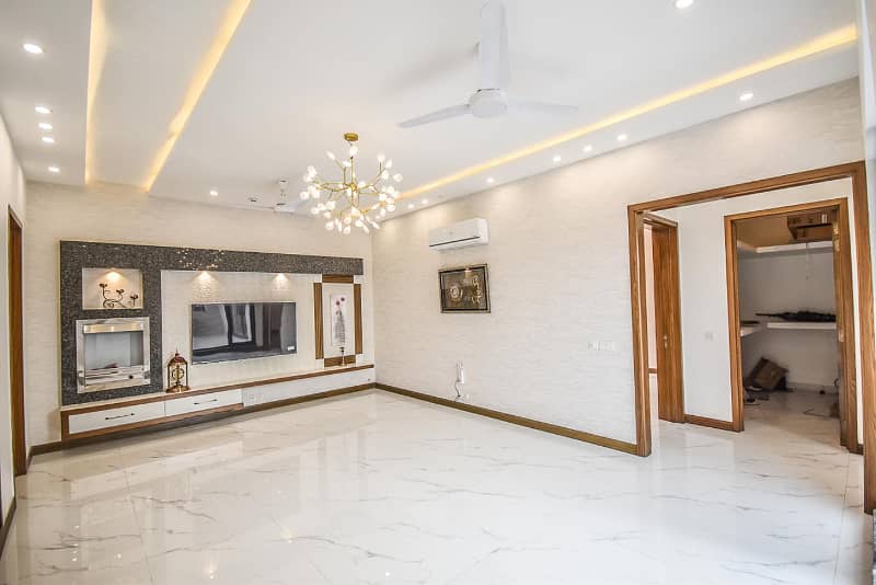 One Kanal Solid Owner Built Upper Portion Near Park And Market Top Location 10