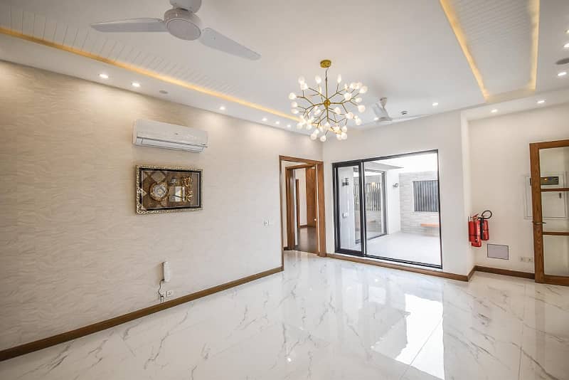 One Kanal Solid Owner Built Upper Portion Near Park And Market Top Location 11