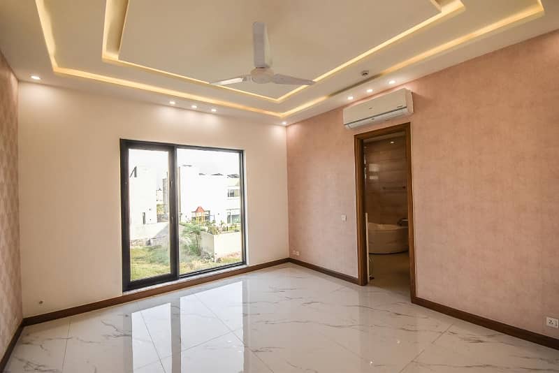 One Kanal Solid Owner Built Upper Portion Near Park And Market Top Location 14