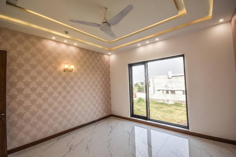 One Kanal Solid Owner Built Upper Portion Near Park And Market Top Location 16