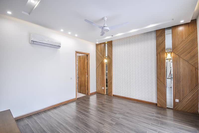 One Kanal Solid Owner Built Upper Portion Near Park And Market Top Location 18