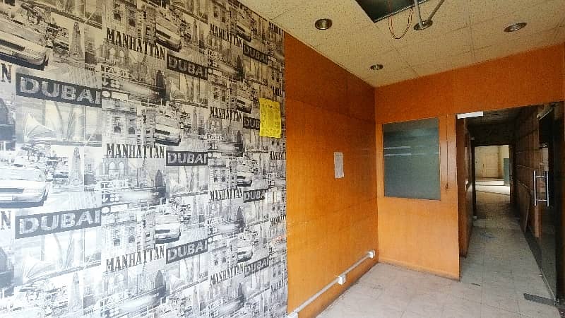 Prime Location 550 Square Feet Office For rent In Lahore 8