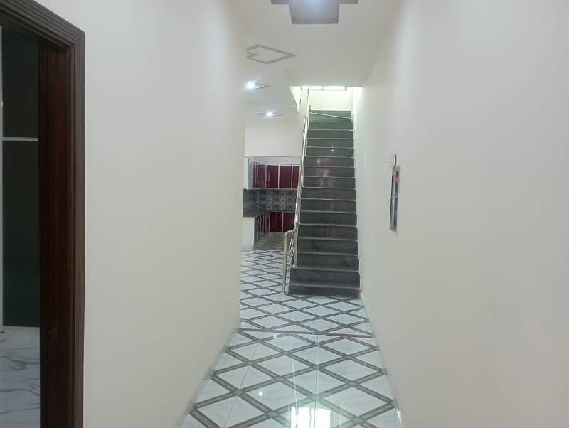 9 Marla New Villa For Sale In Khayaban Colony No 2 Madina Town 4