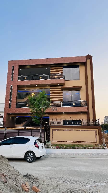 10 Marla New Built Modern Villa For Sale In Faisal Town 0