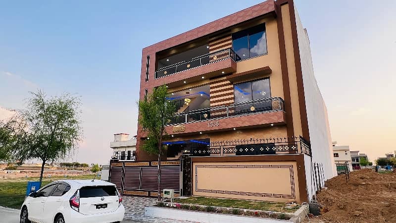 10 Marla New Built Modern Villa For Sale In Faisal Town 1