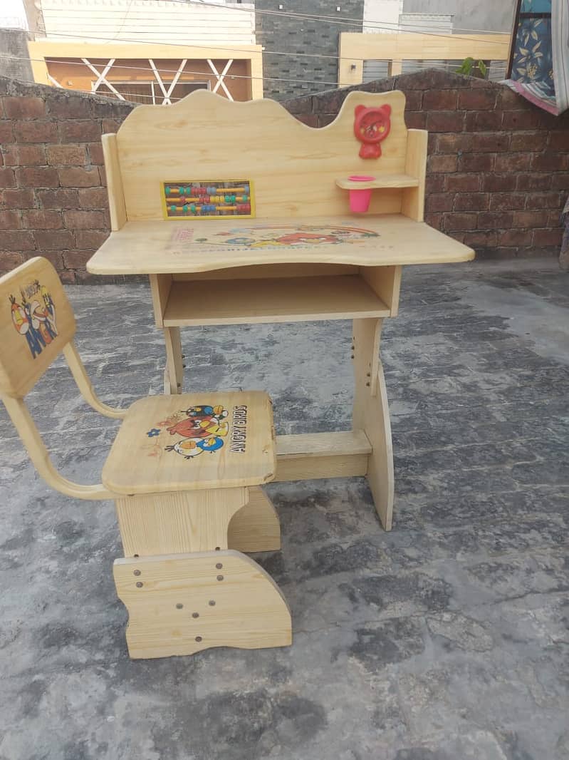 kids study table with chair 1