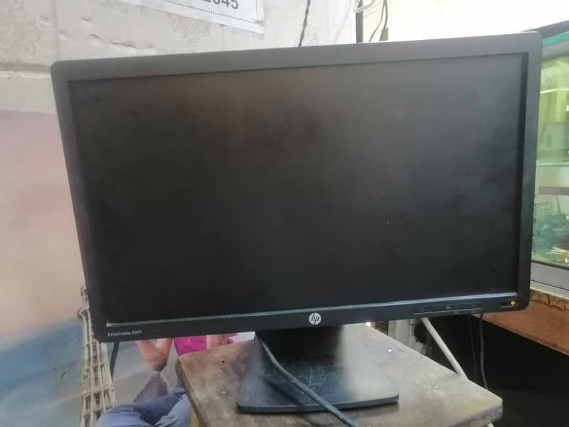 am selling my computer with accessories 2