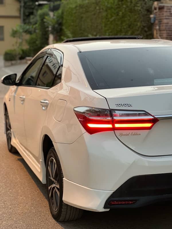 Toyota Corolla Altis X 2022 Special Edition 11