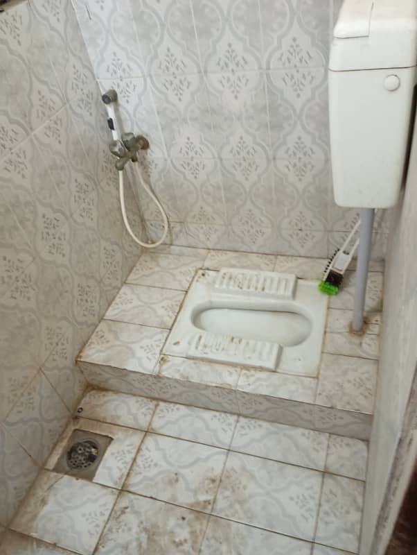 Flat for rent 1bad attach bathroom marble flooring woodwork good location man apruch 5