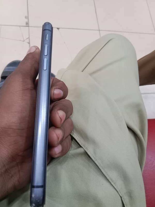 iPhone 11 nonpta 64 gb trutone on hai description pehle par lo sari 3