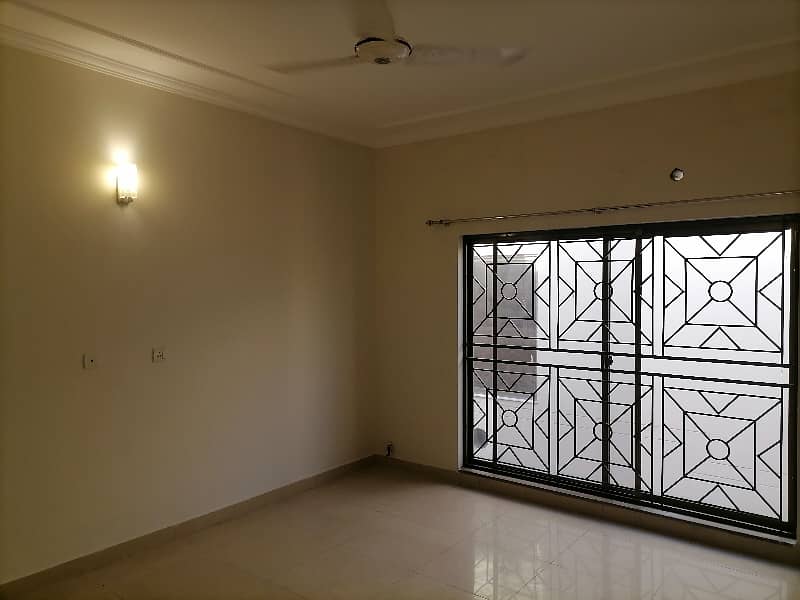 12 Marla House Situated In Askari 10 For sale 6