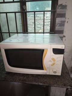 LG full size microwave oven