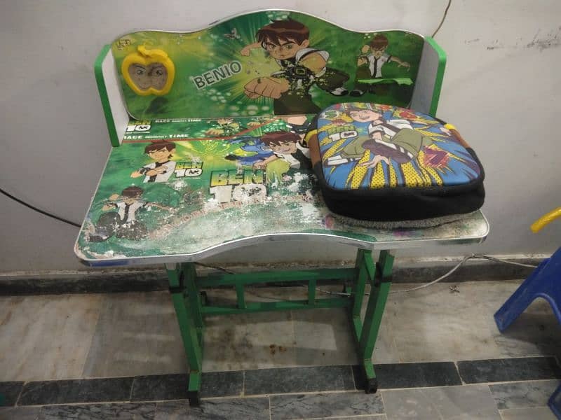 Kids Study Table Available for Urgent Sale 0