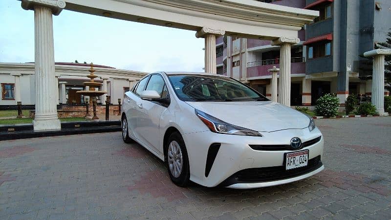 Toyota Prius 2021 1.8 Hybrid 1