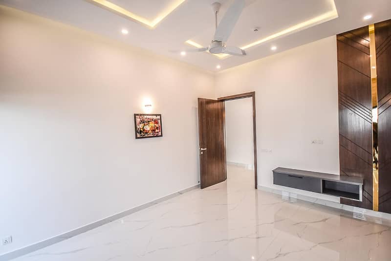 Brand New One Kanal Luxurious Upper Portion Near From Defence Club Hot Location 3