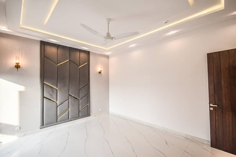 Brand New One Kanal Luxurious Upper Portion Near From Defence Club Hot Location 19