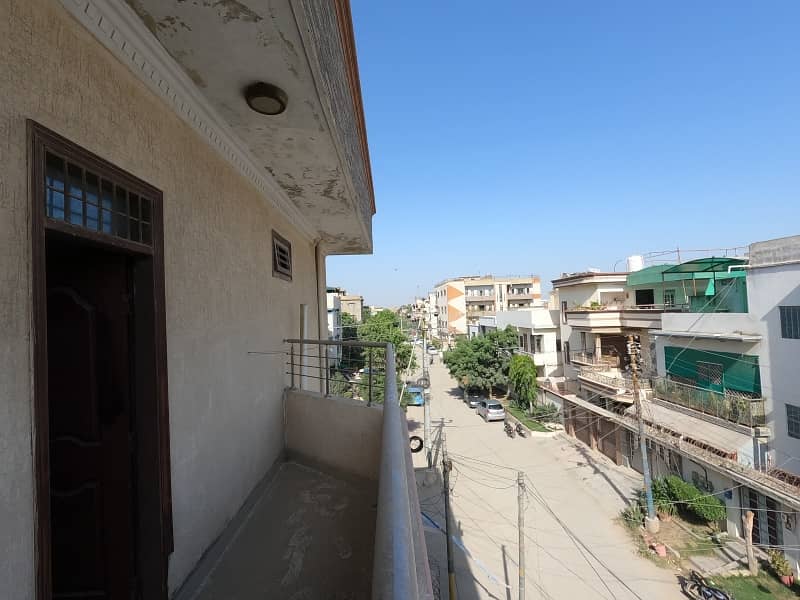 This Is Your Chance To Buy Prime Location Upper Portion In Federal B Area - Block 12 Karachi 8