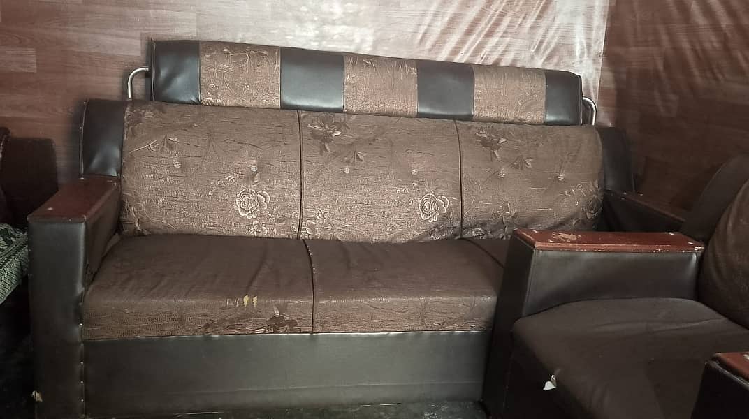 3 Seater Sofa & 2 saperate hain neat and clean 1