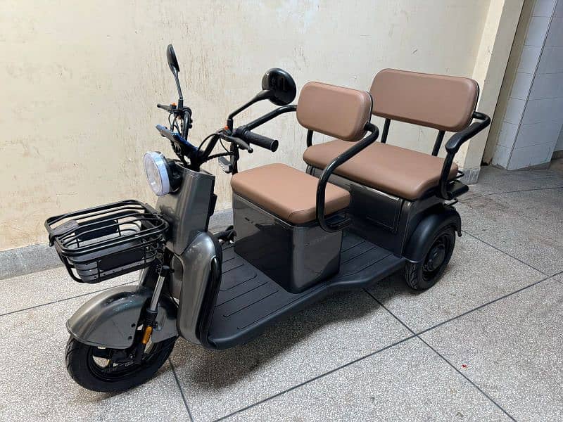 Three Wheel Disable Electric Scooty/Bikes for Disable Persons Specialy 2