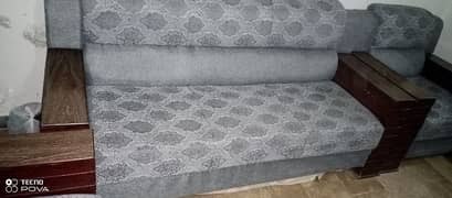 07 seater sofa almost new in excellent condition