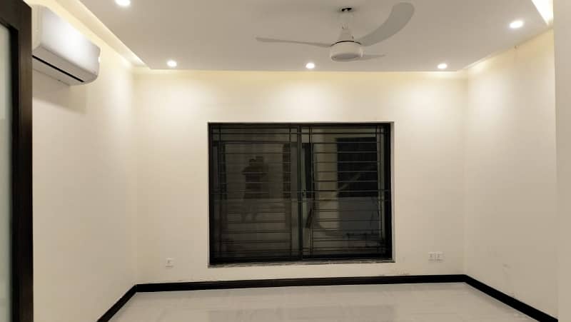 House In Bahria Town - Sector F Sized 10 Marla Is Available 1