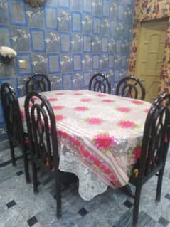 Dinning Tabel with 6 chairs