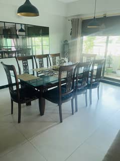 8 men Dining table