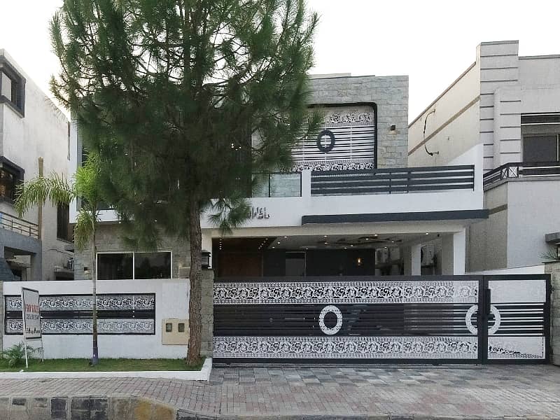 ONE KANAL USED HOUSE FULLY RENOVATED FOR SALE IN PRIME LOCATION OF BAHRIA TOWN 20