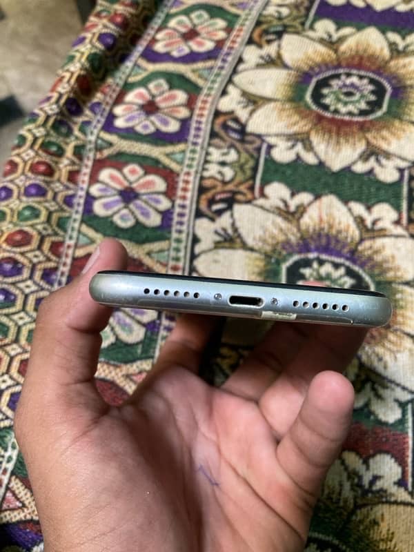 IPHONE 11 WHITE (Non Pta) 8