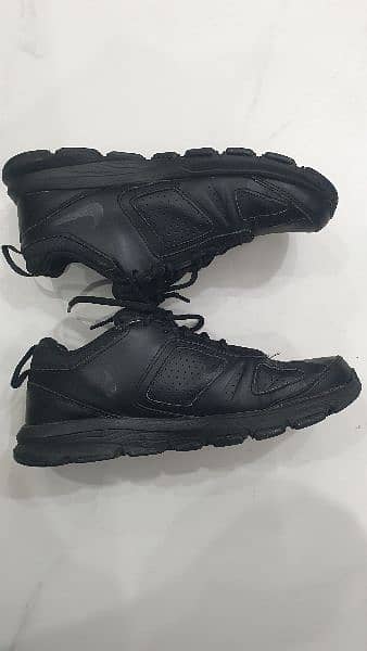 Nike Shoes in best condition for sale 3