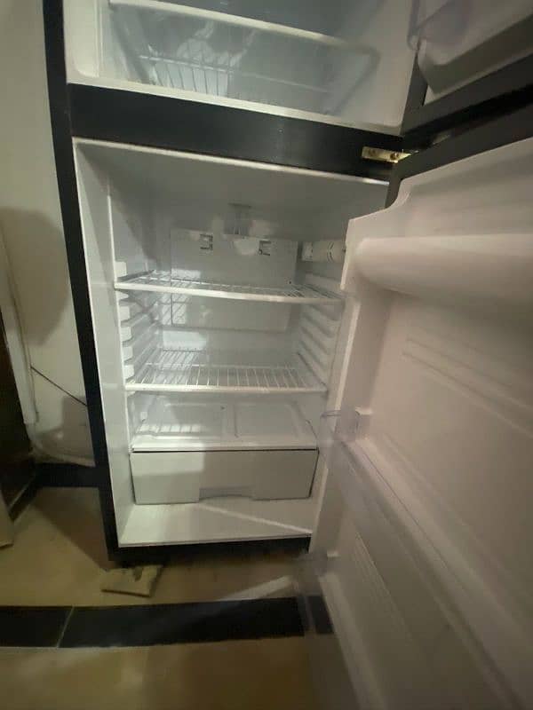 GNE Refrigerator slightly used 4