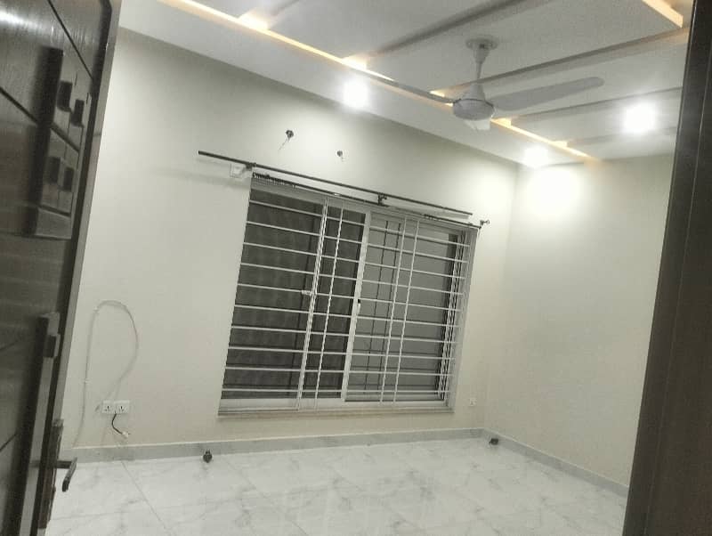 bahria Enclave sector H 5 Marla house available for rent good location 2