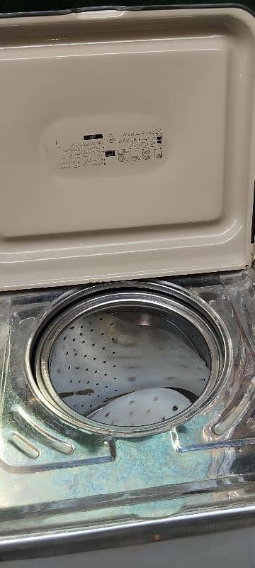 Indus washing machine, metallic body, spinner 6