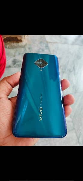 vivo y51 charger or box 1