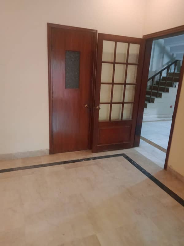 Gulshan-e-Iqbal block-4 Bungalow on Rent 4